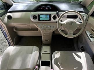 2004 Toyota Porte - Thumbnail