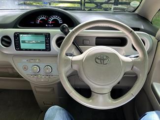 2004 Toyota Porte - Thumbnail