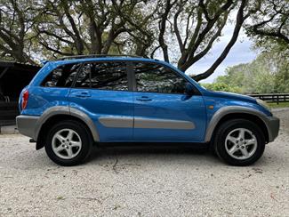 2003 Toyota RAV4 - Thumbnail