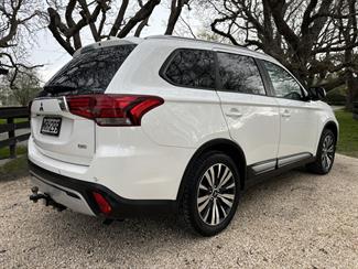 2020 Mitsubishi Outlander - Thumbnail