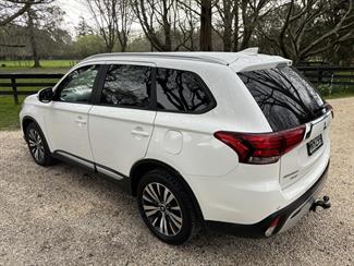 2020 Mitsubishi Outlander - Thumbnail